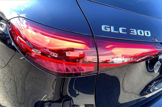 Used 2025 Mercedes-Benz GLC 300 4MATIC image 24