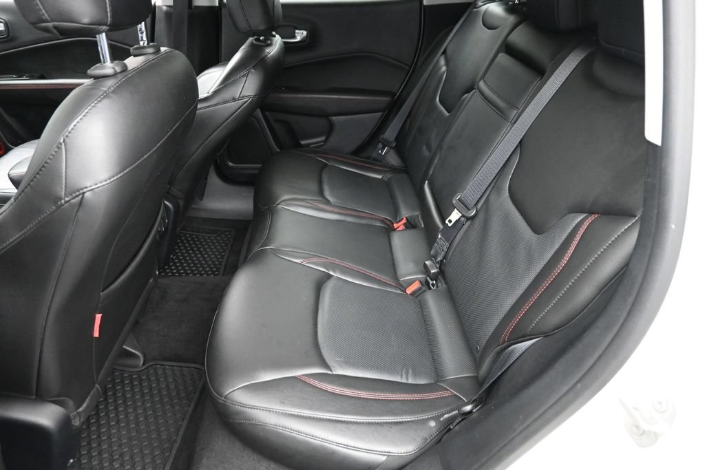 Used 2018 Jeep Compass Trailhawk w/ Leather Interior Group AWD/4WD image 12