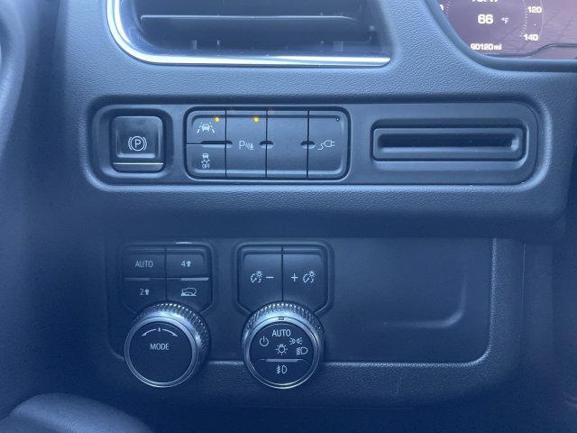 Used 2022 GMC Yukon SLE w/ Gmc Pro Safety Plus Package AWD/4WD image 20