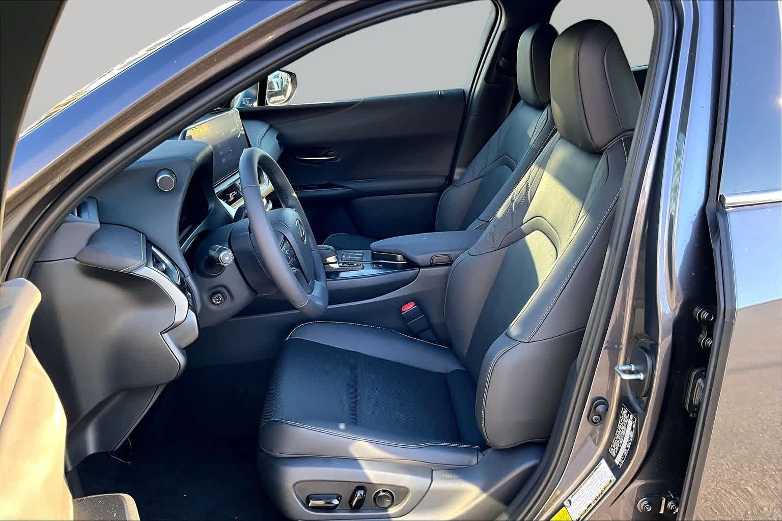 New 2026 Lexus UX 300h FWD image 18