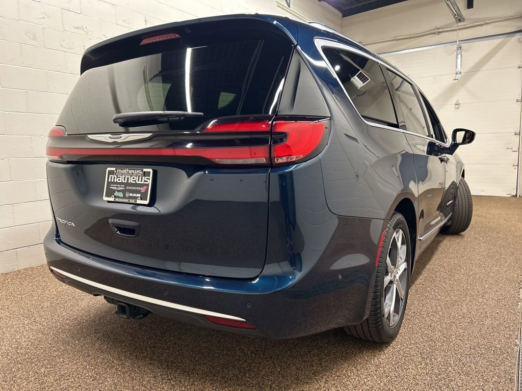 Used 2024 Chrysler Pacifica Pinnacle w/ Trailer Tow Group image 2