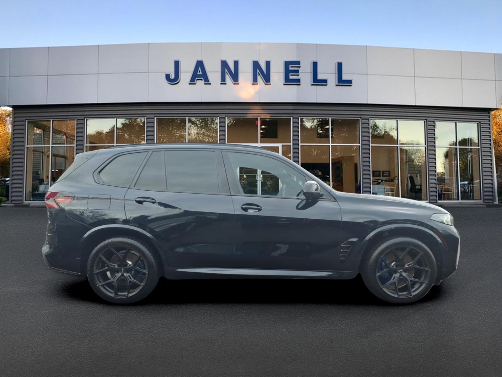 Used 2024 BMW X5 M60i w/ Executive Package image 4