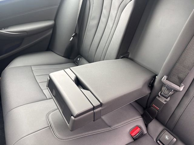 Used 2023 BMW 540i w/ Premium Package image 29