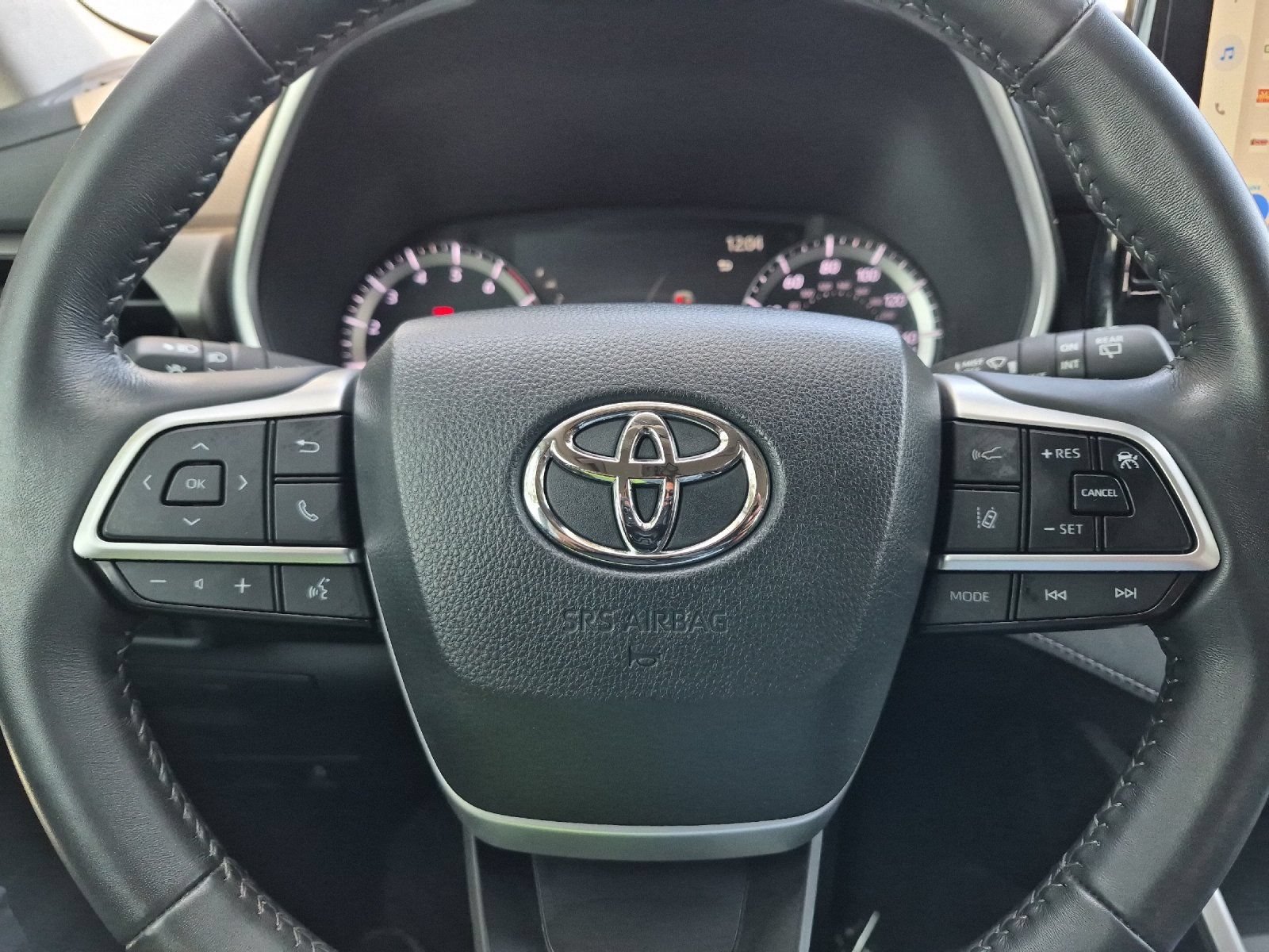 Used 2023 Toyota Highlander XLE FWD image 23
