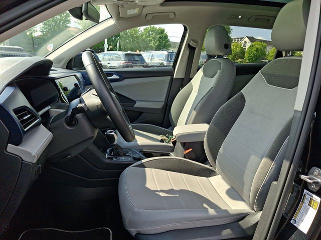 Certified 2023 Volkswagen Taos SE w/ Panoramic Sunroof Package AWD/4WD image 17