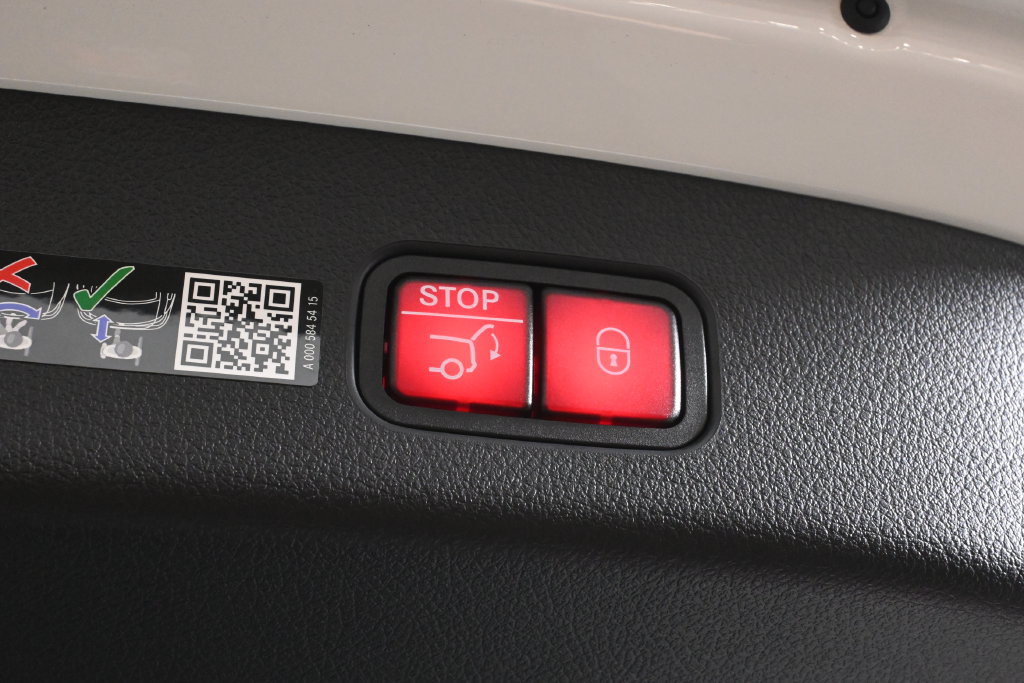 Used 2026 Mercedes-Benz GLC 300 4MATIC image 34