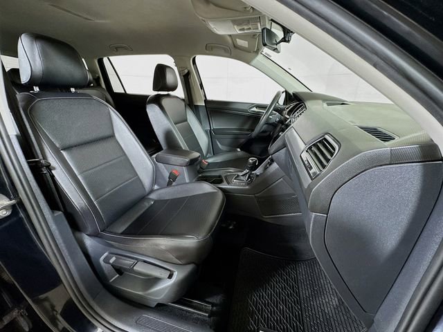 Used 2021 Volkswagen Tiguan SE image 27