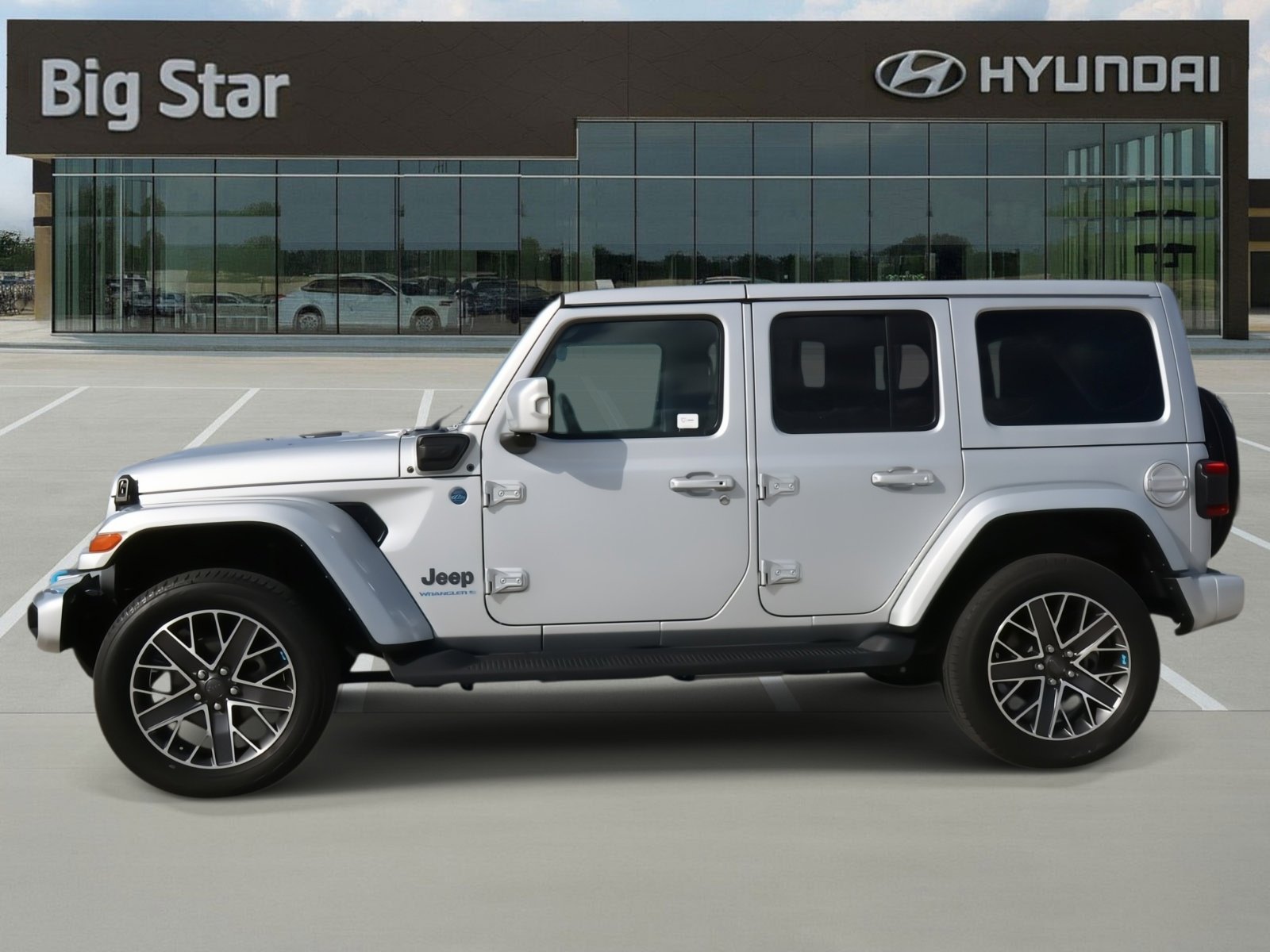 Used 2023 Jeep Wrangler Unlimited Sahara image 2