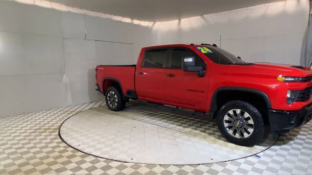 Used 2024 Chevrolet Silverado 2500 Custom w/ Custom Value Package image 2