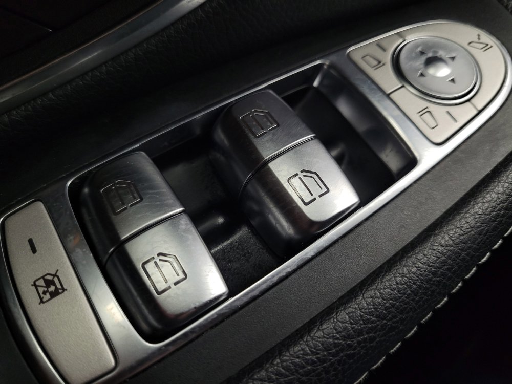 Used 2018 Mercedes-Benz C 300 Sedan image 27