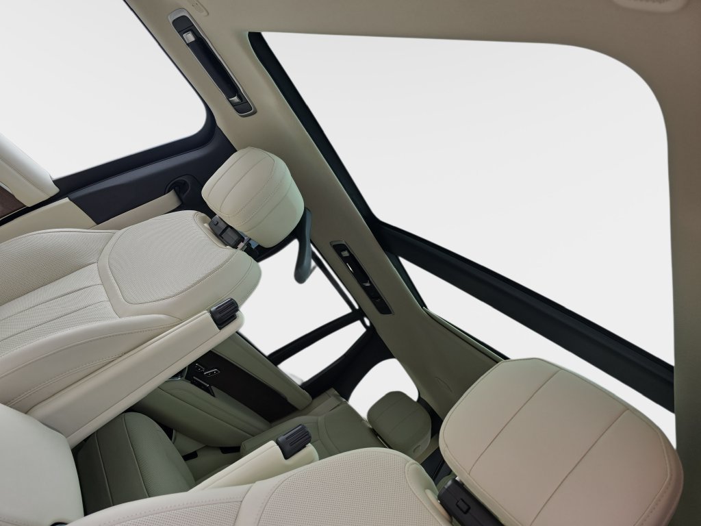 New 2026 Land Rover Range Rover Long Wheelbase SE AWD/4WD image 20