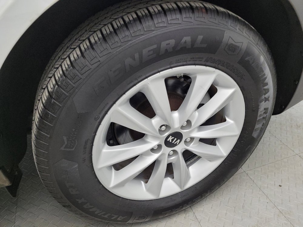 Used 2020 Kia Sorento LX image 31