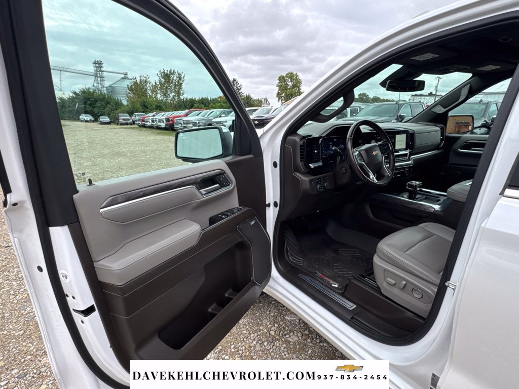 Used 2022 Chevrolet Silverado 1500 LTZ w/ LTZ Premium Package AWD/4WD image 18