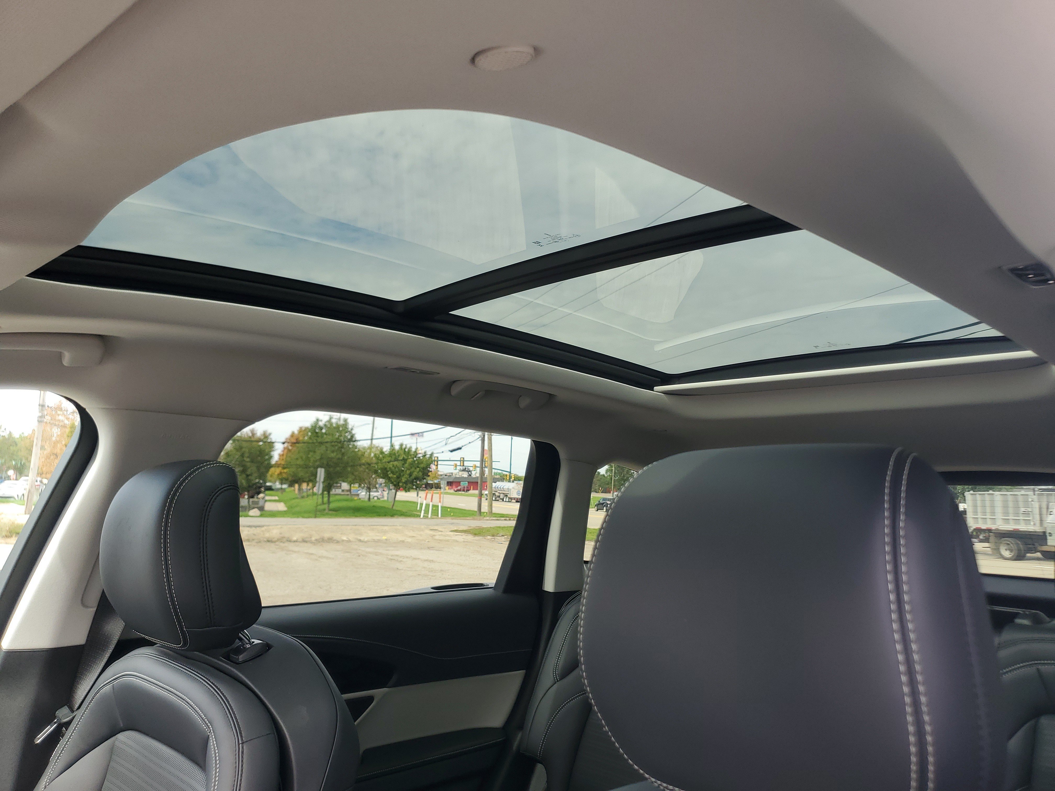 Certified 2025 Lincoln Nautilus Reserve AWD/4WD image 11