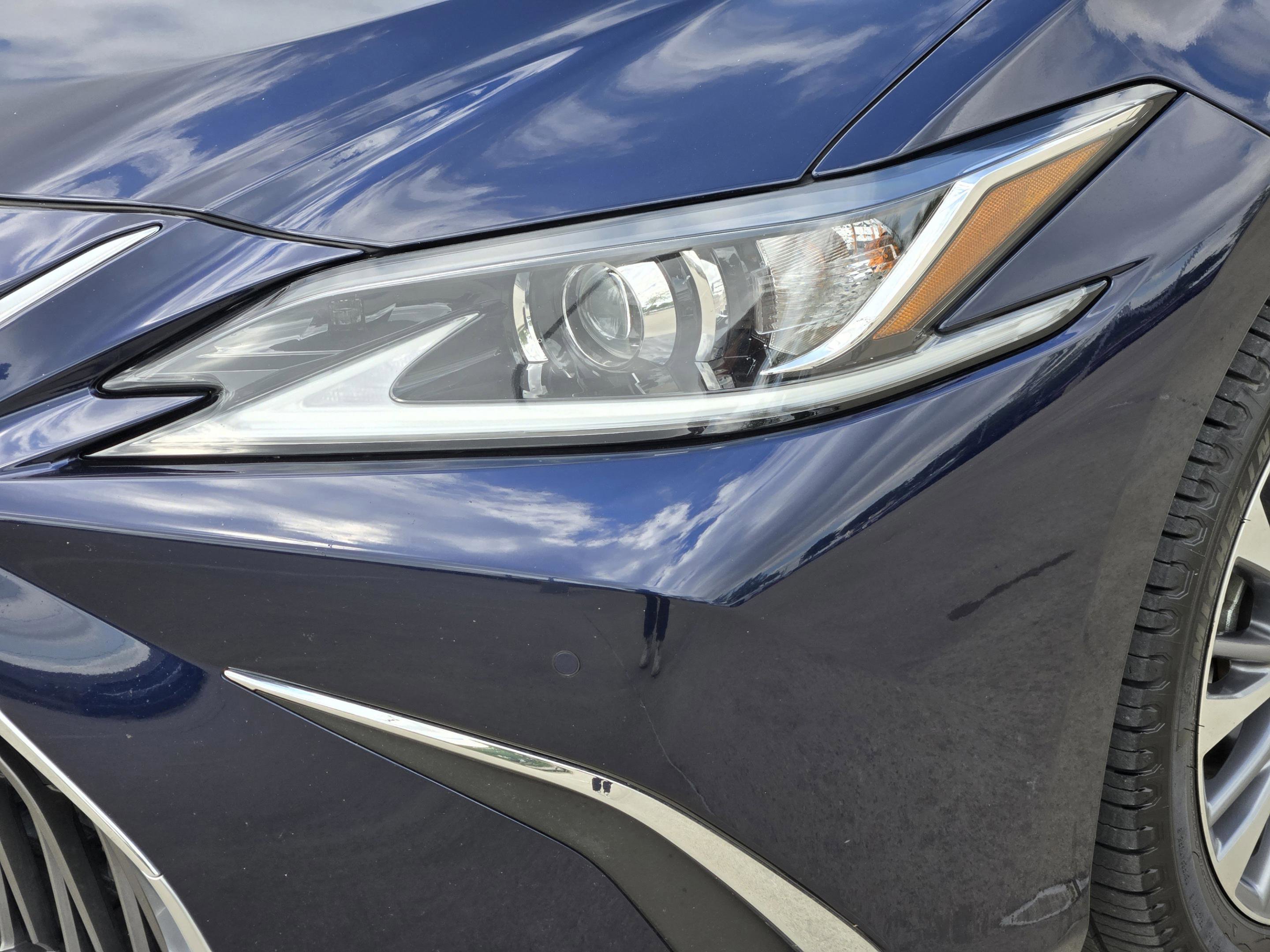 Used 2019 Lexus ES 300h w/ Premium Package image 36