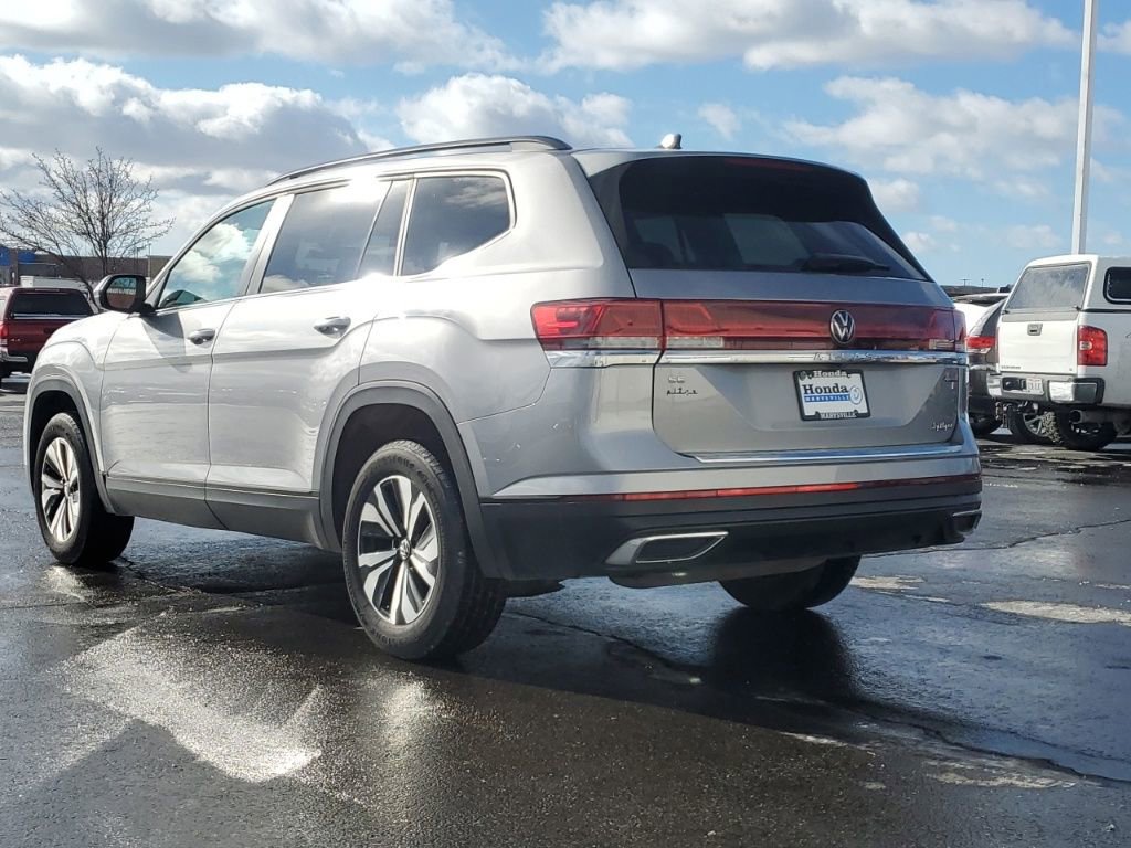 Used 2024 Volkswagen Atlas SE image 3