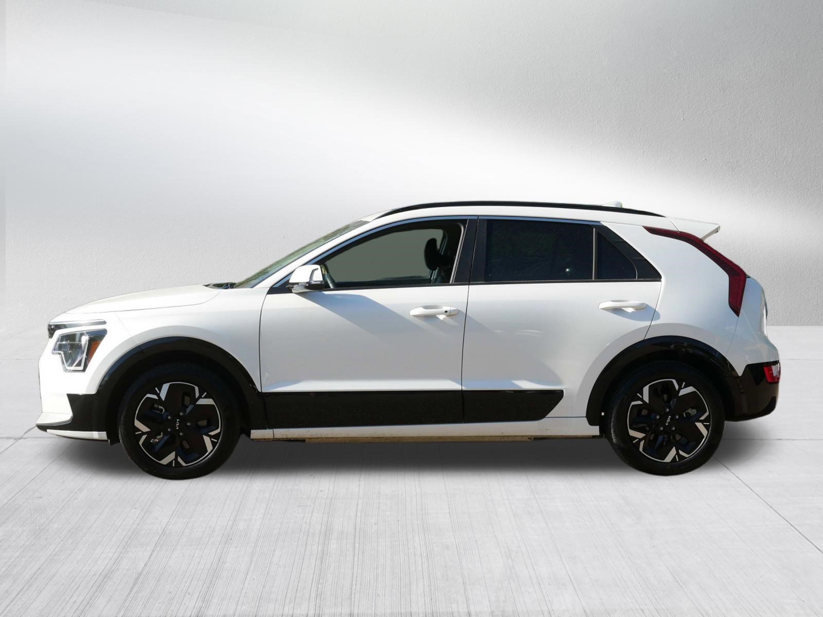 Certified 2024 Kia Niro Wind w/ Wind Preserve Package FWD image 4