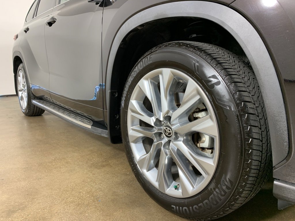 Used 2022 Toyota Highlander Limited image 6