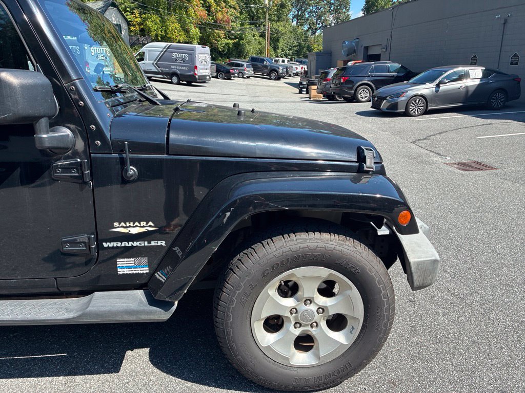 Used 2007 Jeep Wrangler Sahara w/ Dual Top Group AWD/4WD image 18
