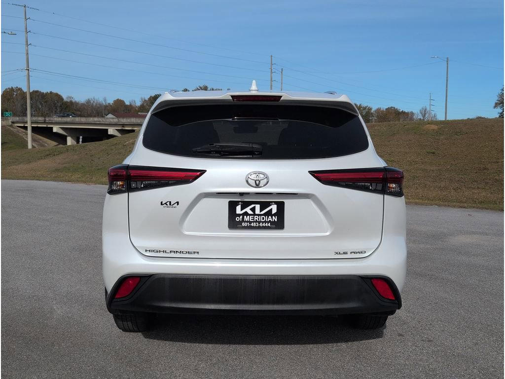 Used 2023 Toyota Highlander XLE image 4