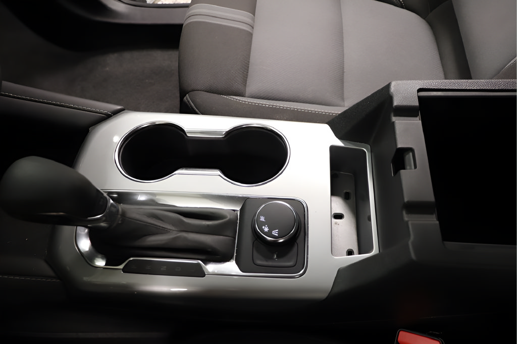 Used 2025 Chevrolet Blazer LT FWD image 18
