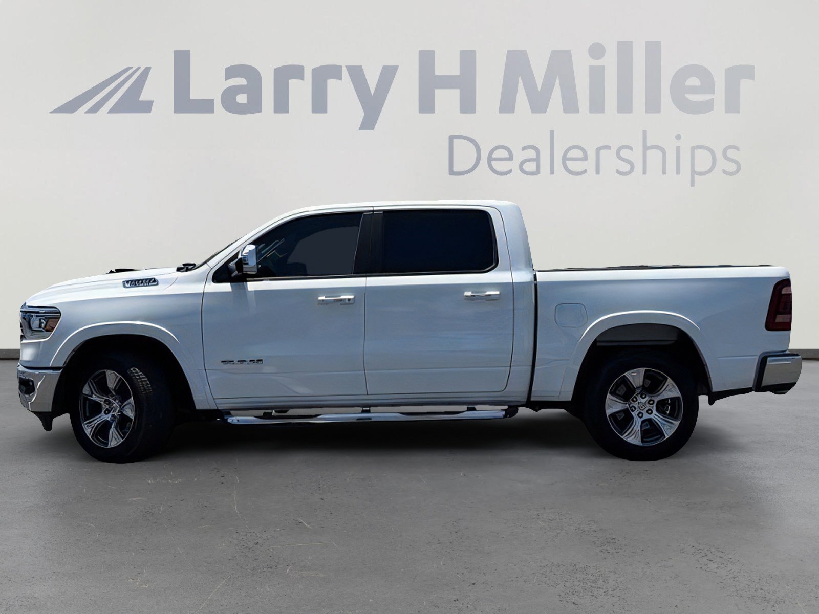 Used 2020 RAM 1500 Laramie AWD/4WD image 2
