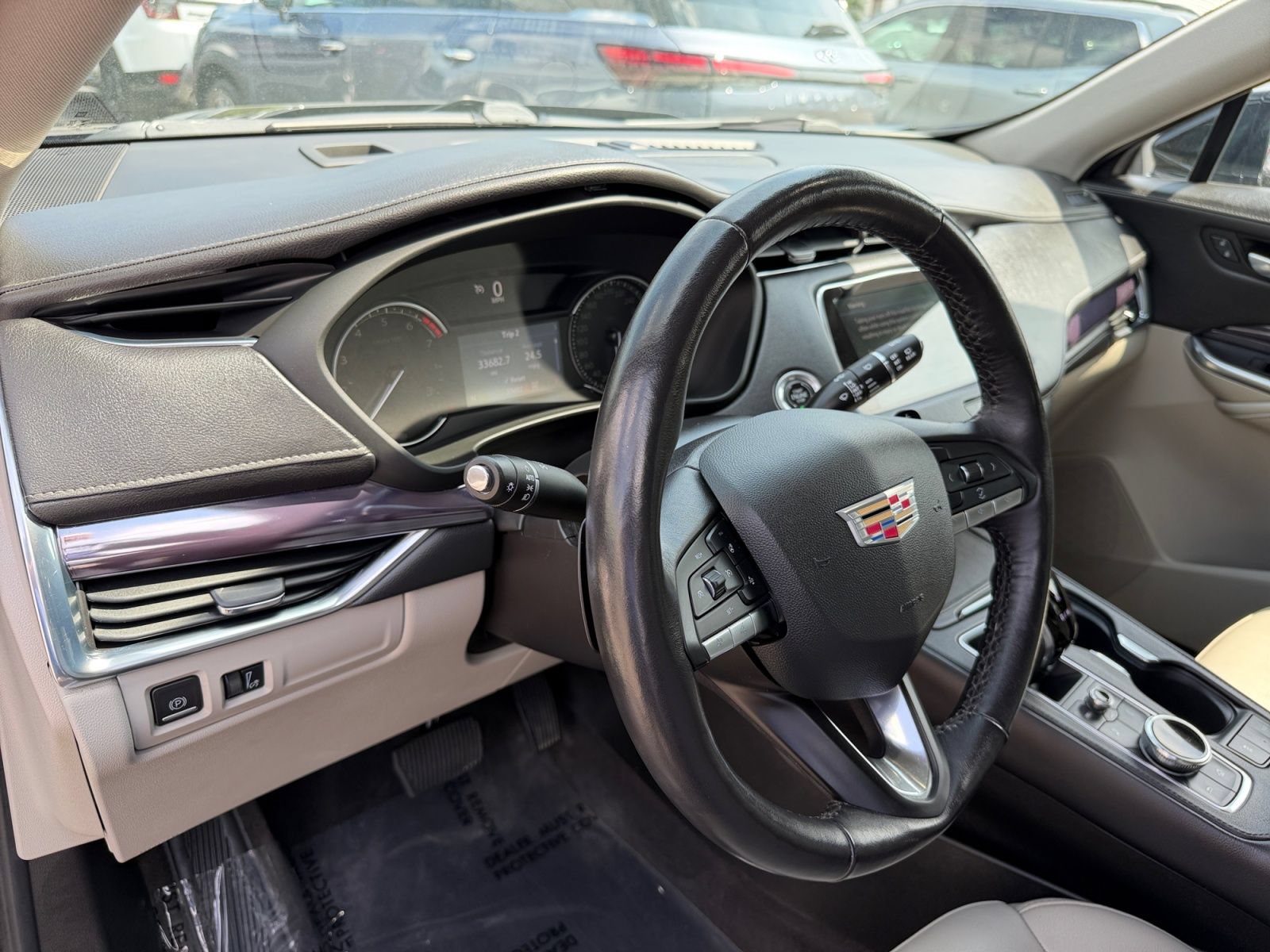 Used 2023 Cadillac XT4 Luxury AWD/4WD image 17