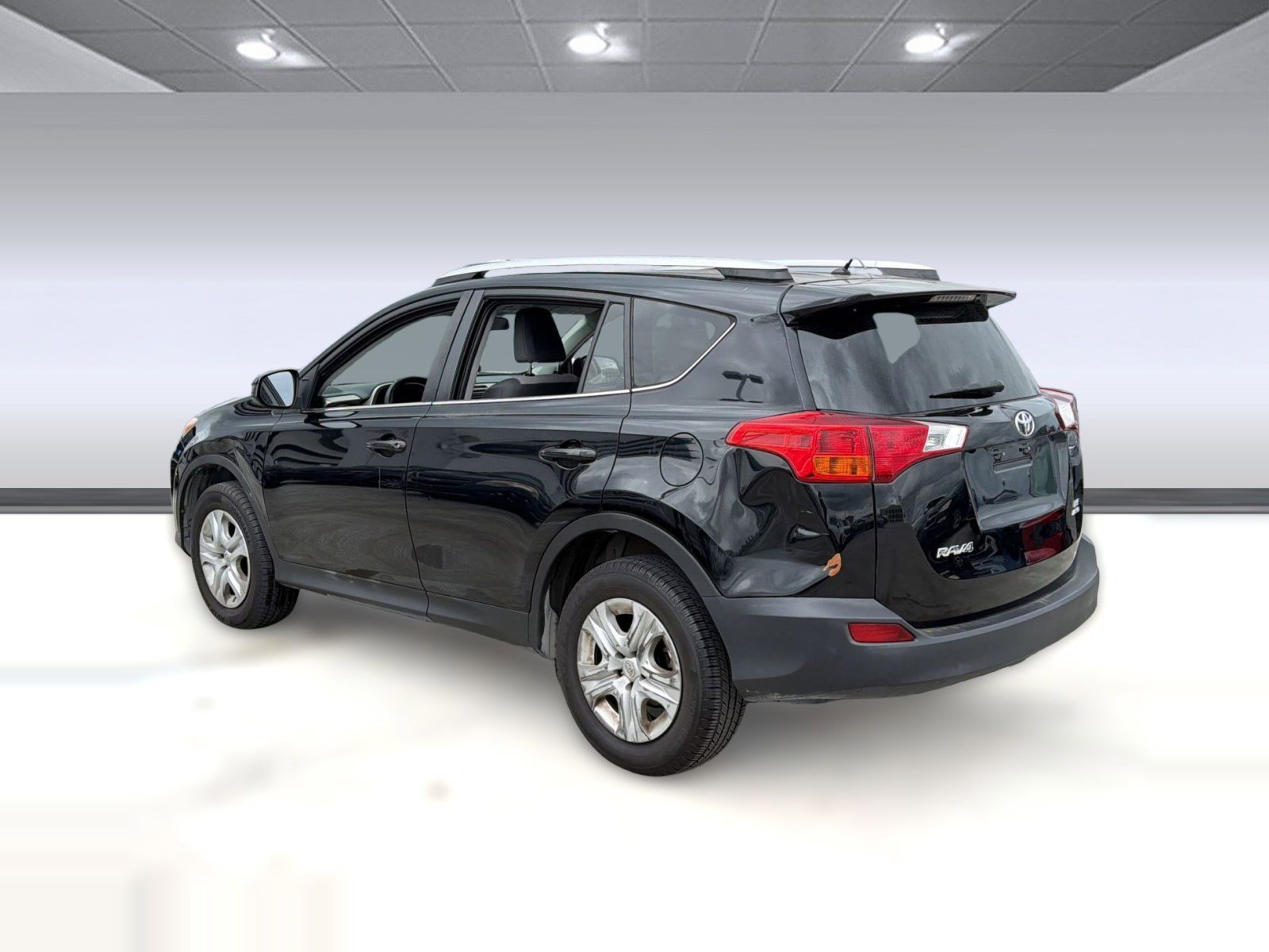 Used 2015 Toyota RAV4 LE AWD/4WD image 3