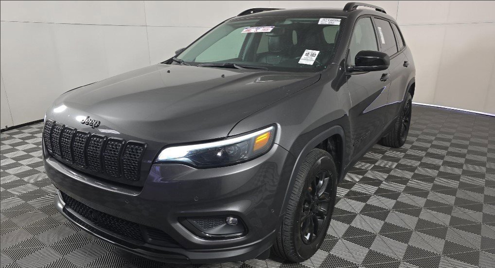 Used 2023 Jeep Cherokee Altitude Lux