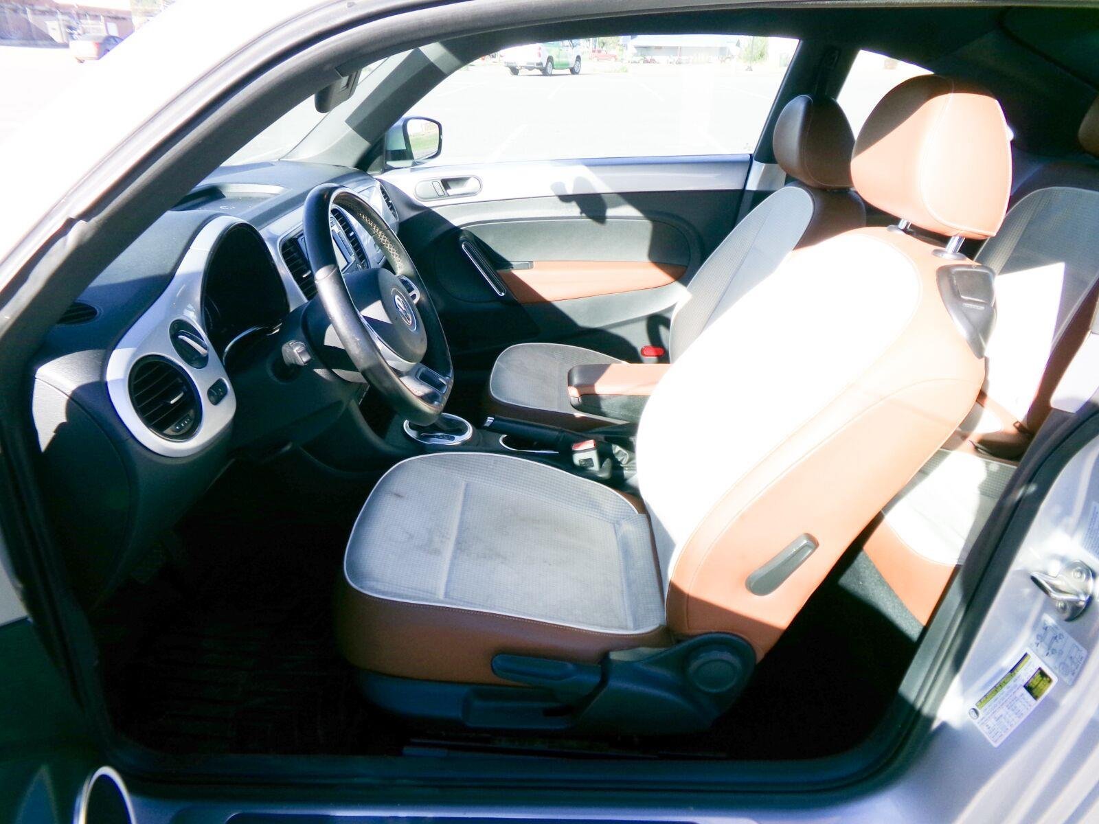 Used 2015 Volkswagen Beetle 1.8T Classic FWD image 11