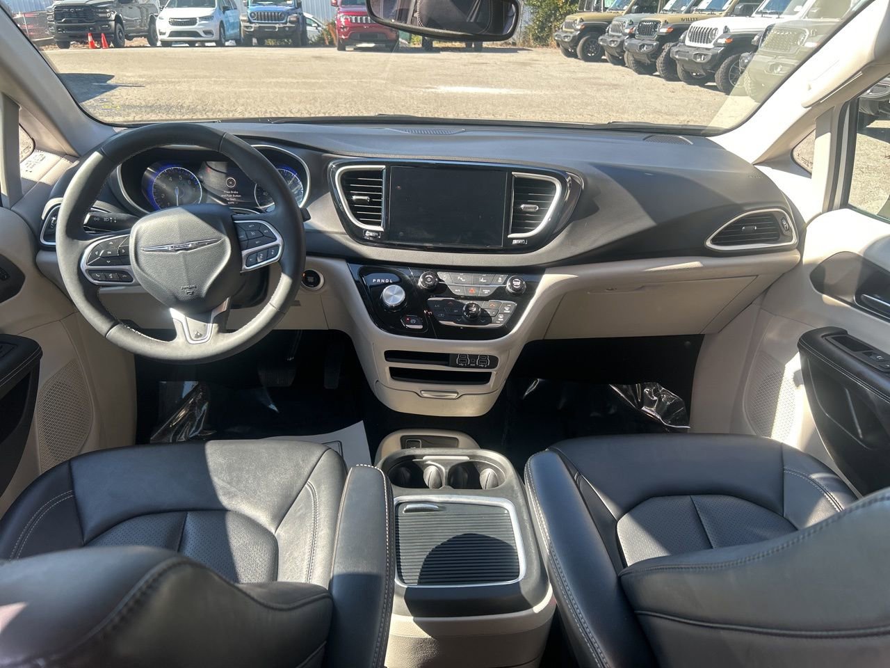 Used 2024 Chrysler Pacifica Touring-L image 33