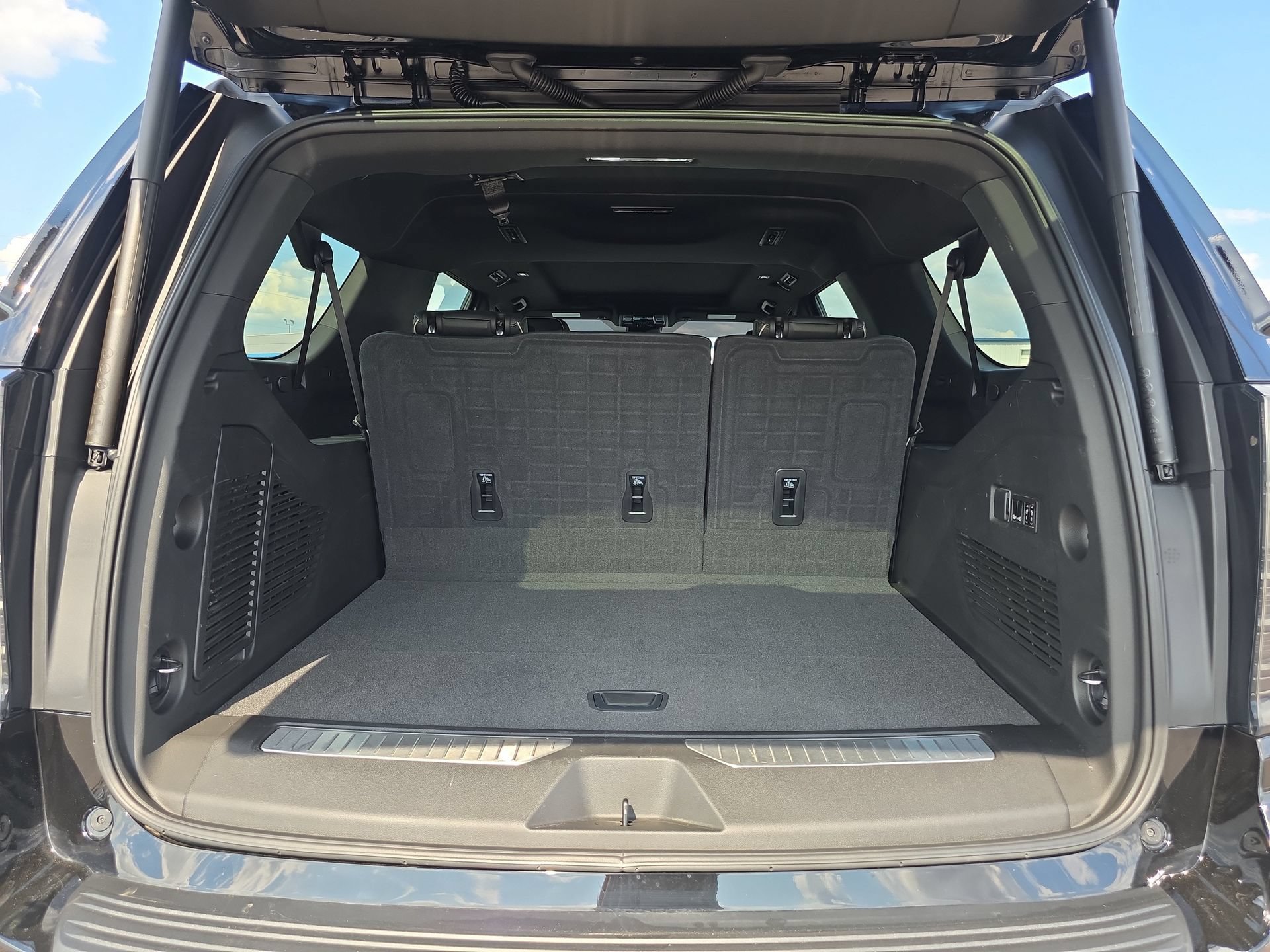 Used 2026 Chevrolet Suburban Premier w/ Sun And Tow Package RWD image 14
