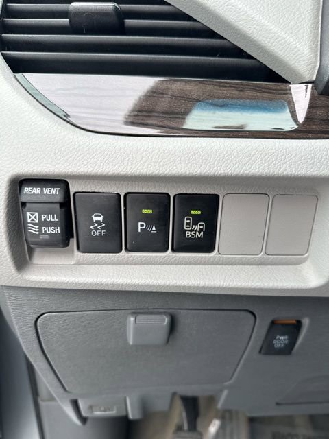 Used 2015 Toyota Sienna AWD image 23