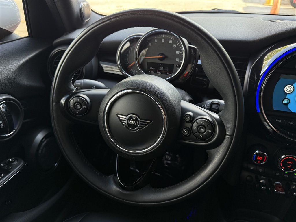Used 2020 MINI Cooper 4-Door Hardtop w/ Premium Package FWD image 23