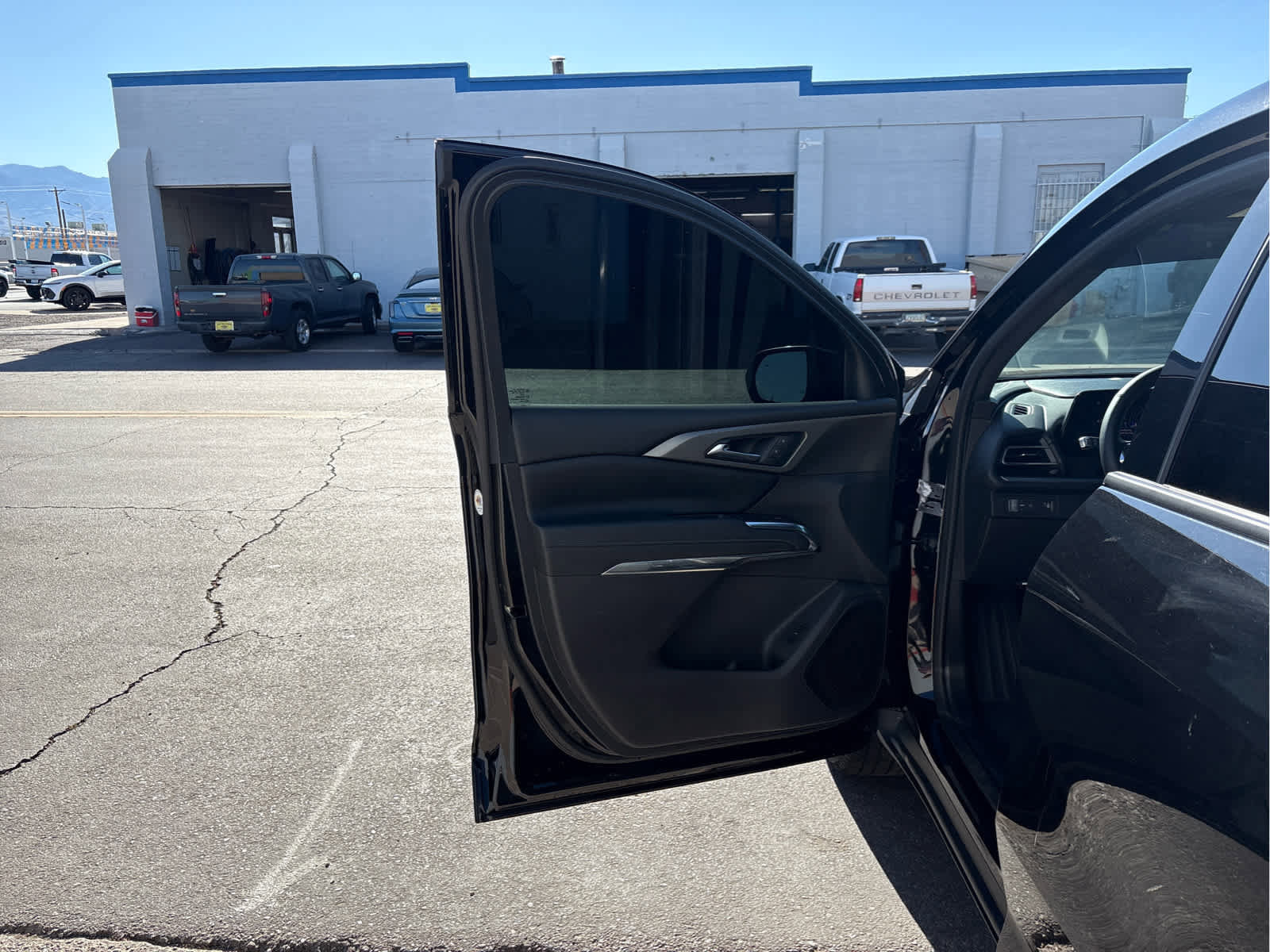 Used 2025 Chevrolet Traverse LT w/ Driver Confidence Package image 9