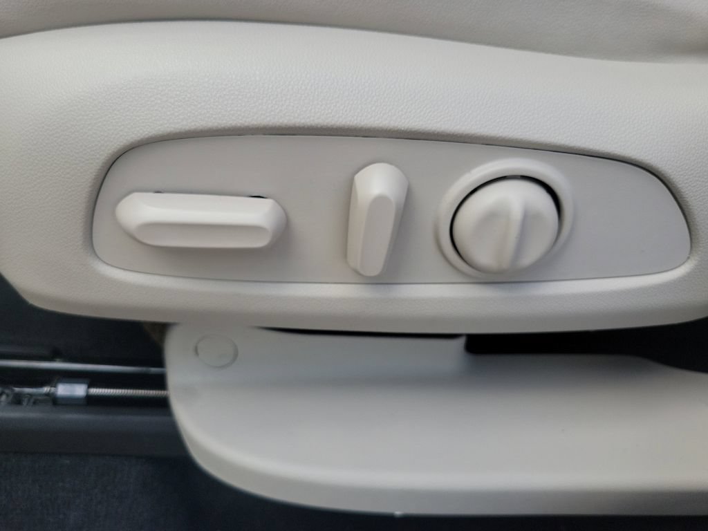 Used 2023 Buick Enclave Essence FWD image 19