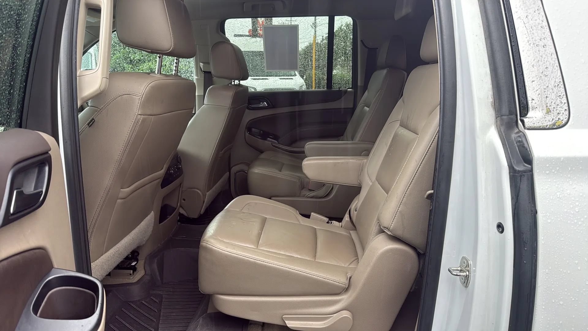 Used 2019 Chevrolet Suburban LT w/ Luxury Package AWD/4WD image 12