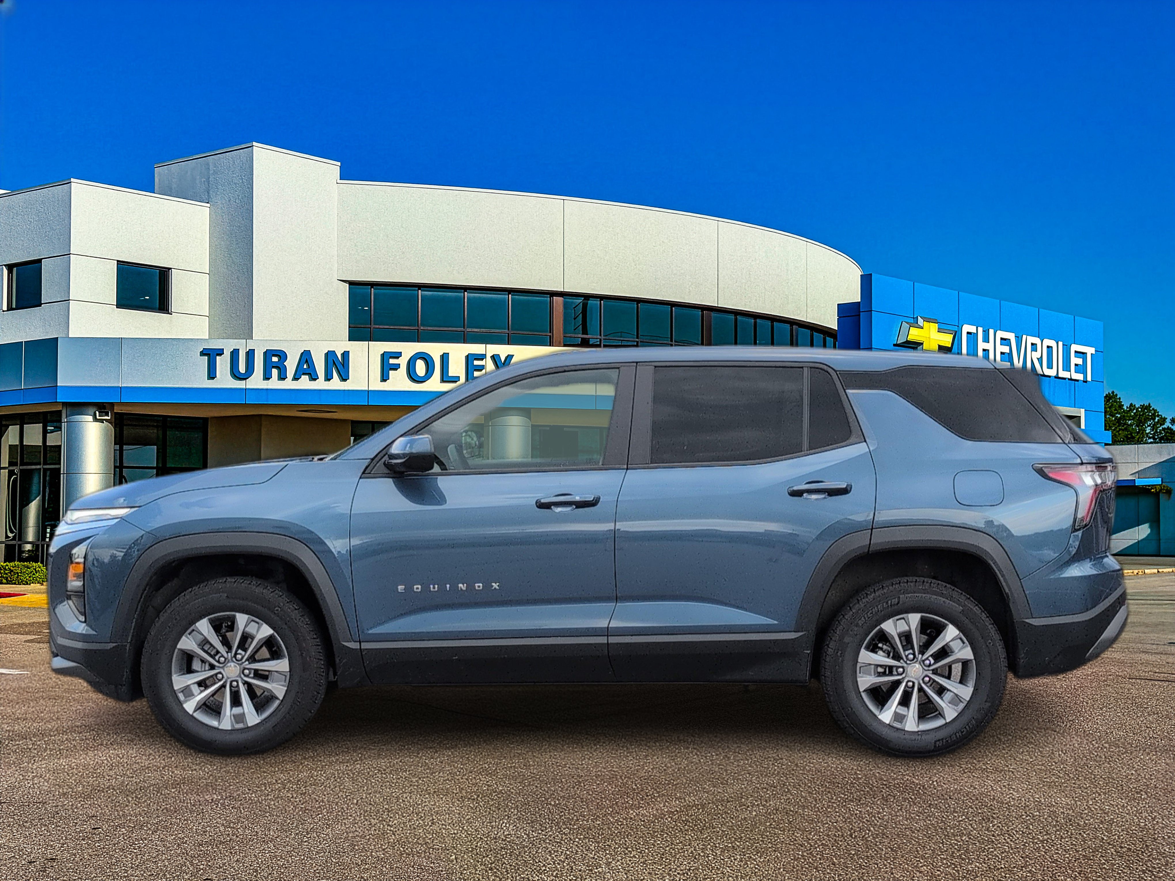 Used 2026 Chevrolet Equinox LT AWD/4WD image 2