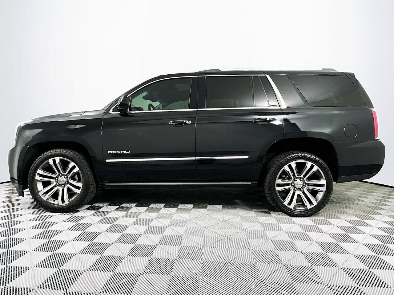 Used 2019 GMC Yukon Denali AWD/4WD image 7