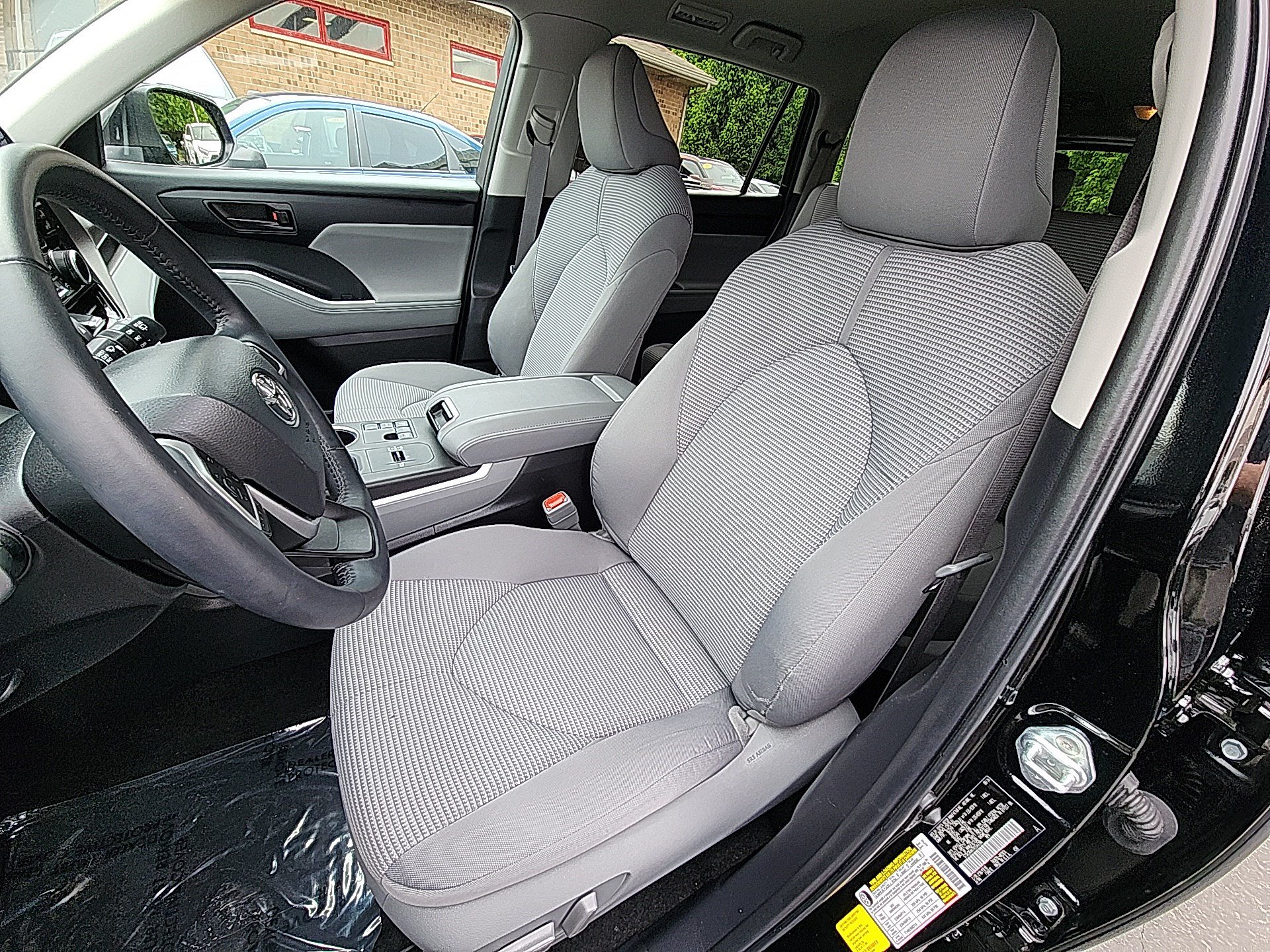 Certified 2024 Toyota Highlander LE FWD image 19