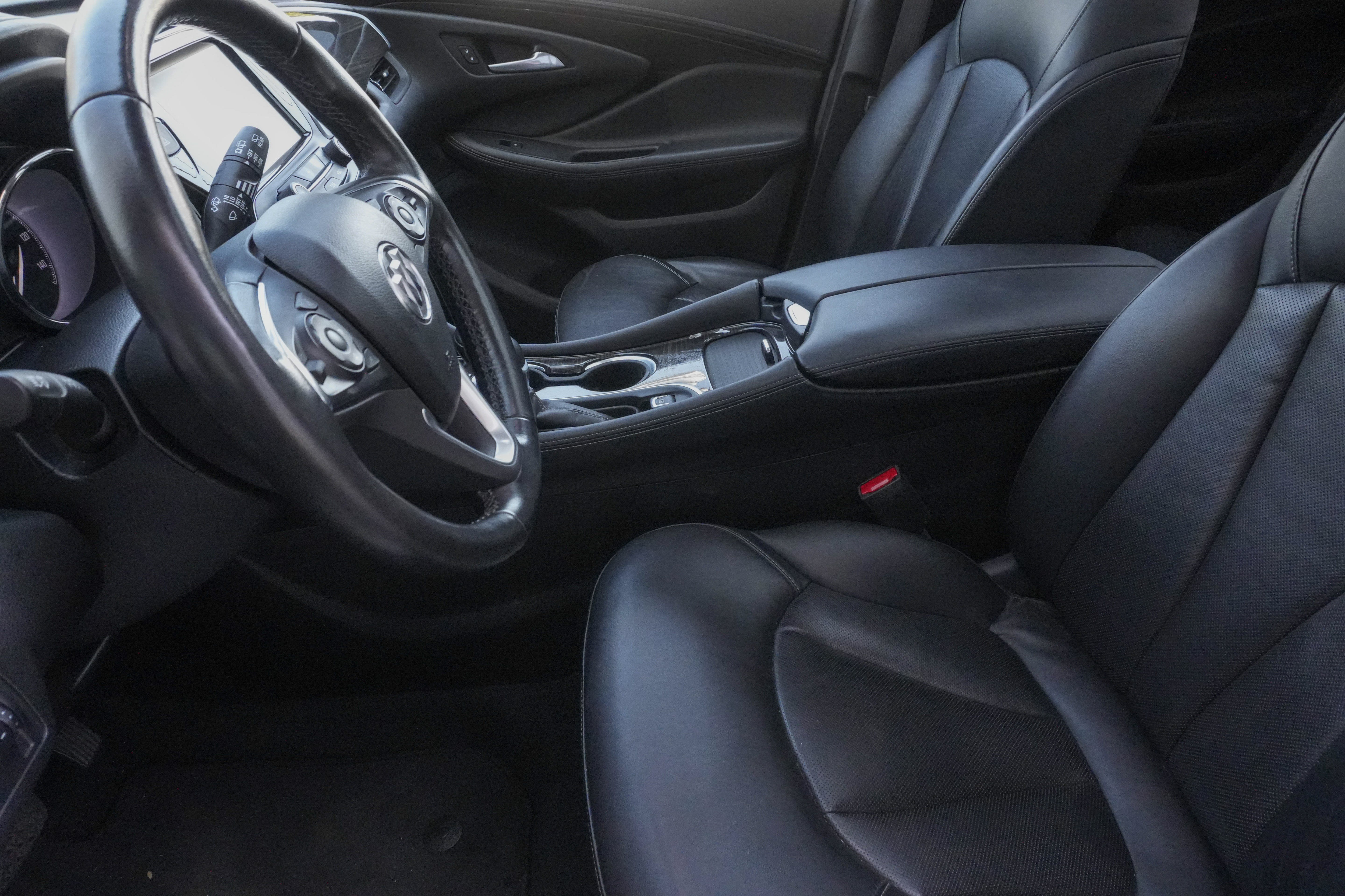 Used 2020 Buick Envision Essence w/ Experience Buick Package FWD image 11