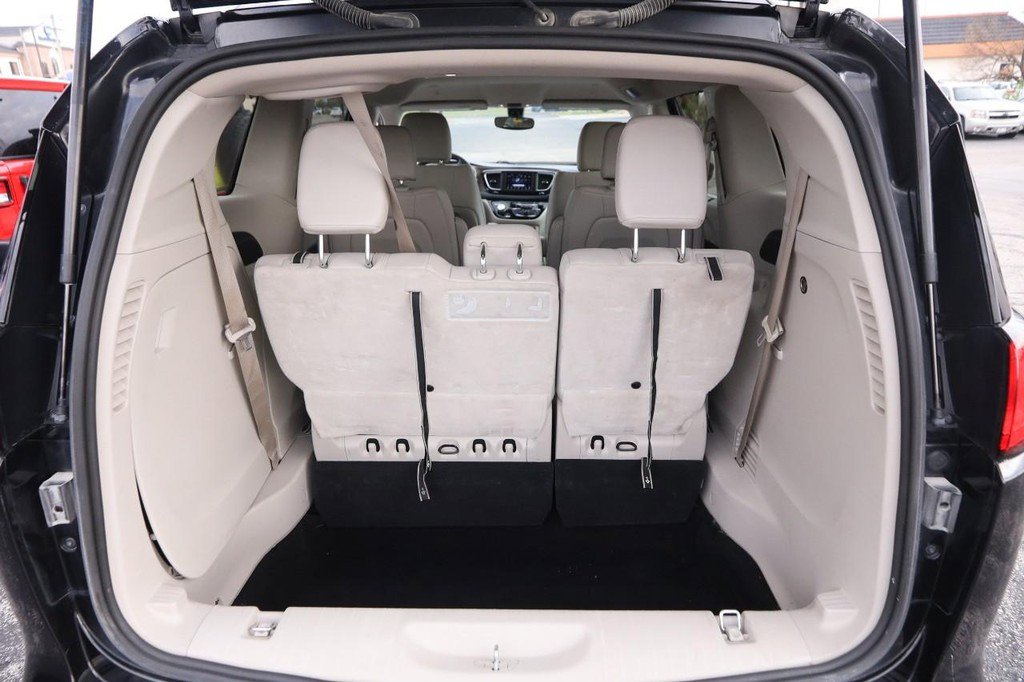 Used 2021 Chrysler Voyager Lxi image 7