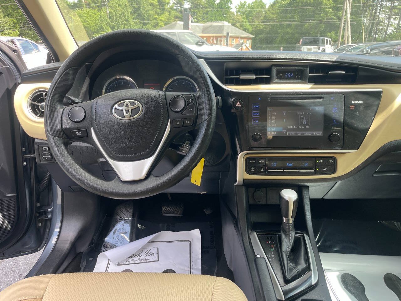 Used 2017 Toyota Corolla LE FWD image 11