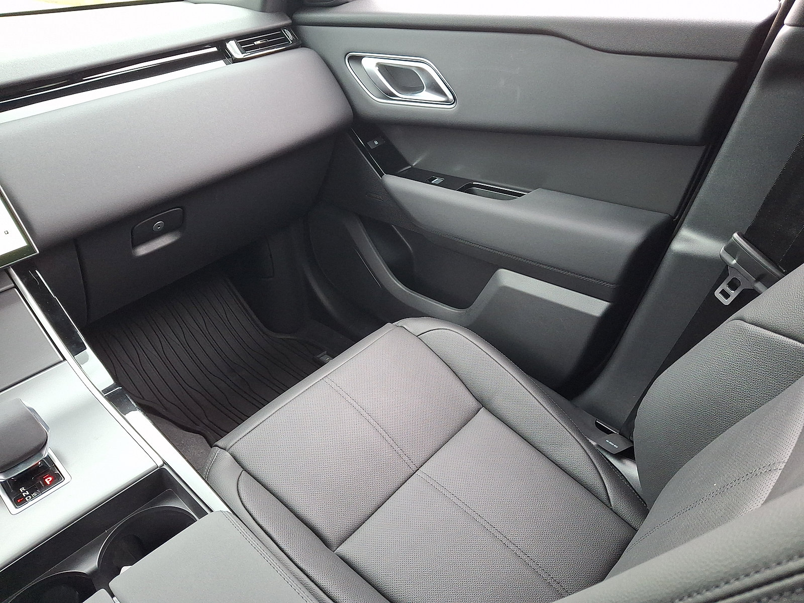 New 2026 Land Rover Range Rover Velar S AWD/4WD image 4