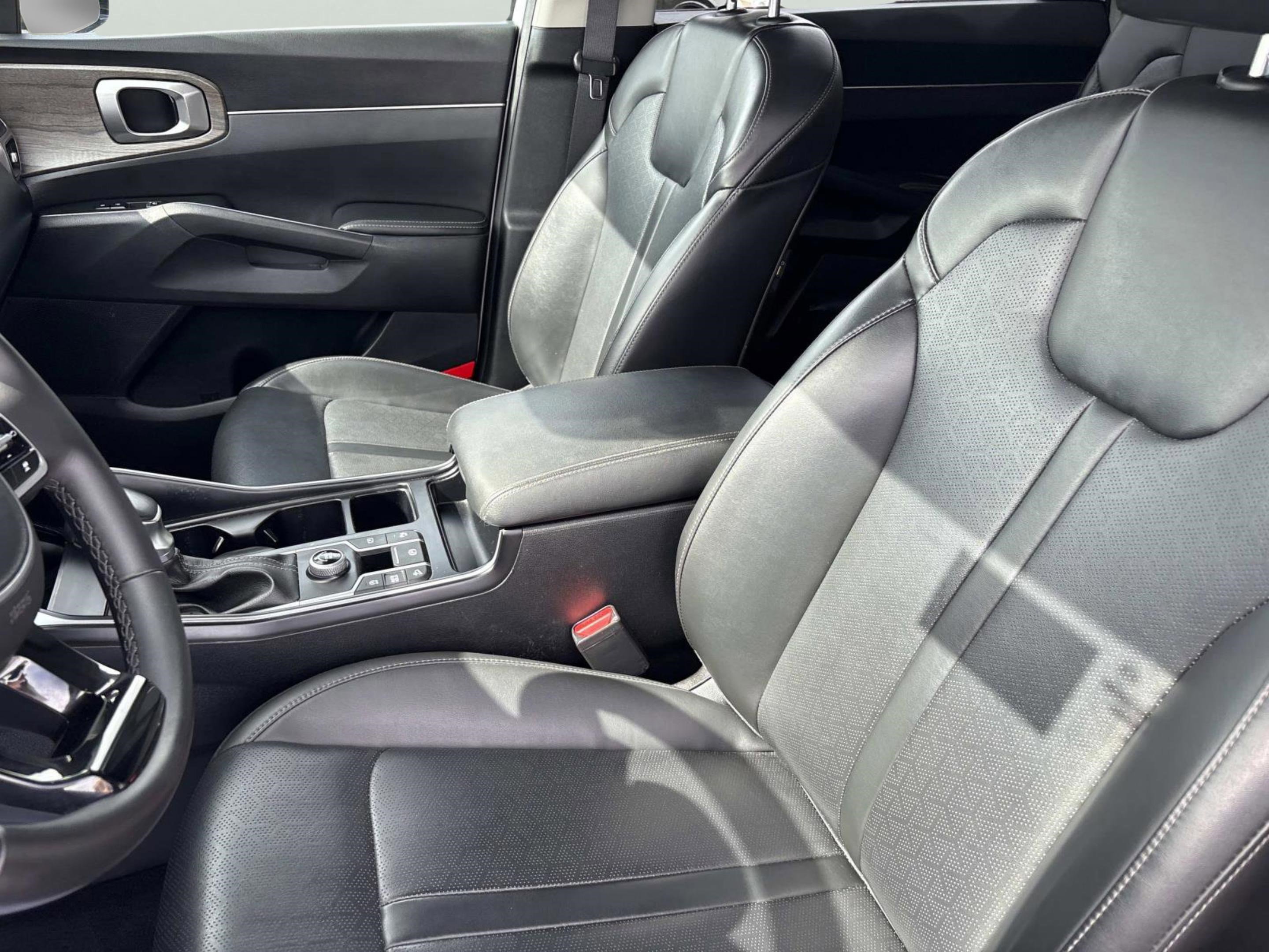 Used 2022 Kia Sorento EX w/ Panoramic Sunroof Package image 27