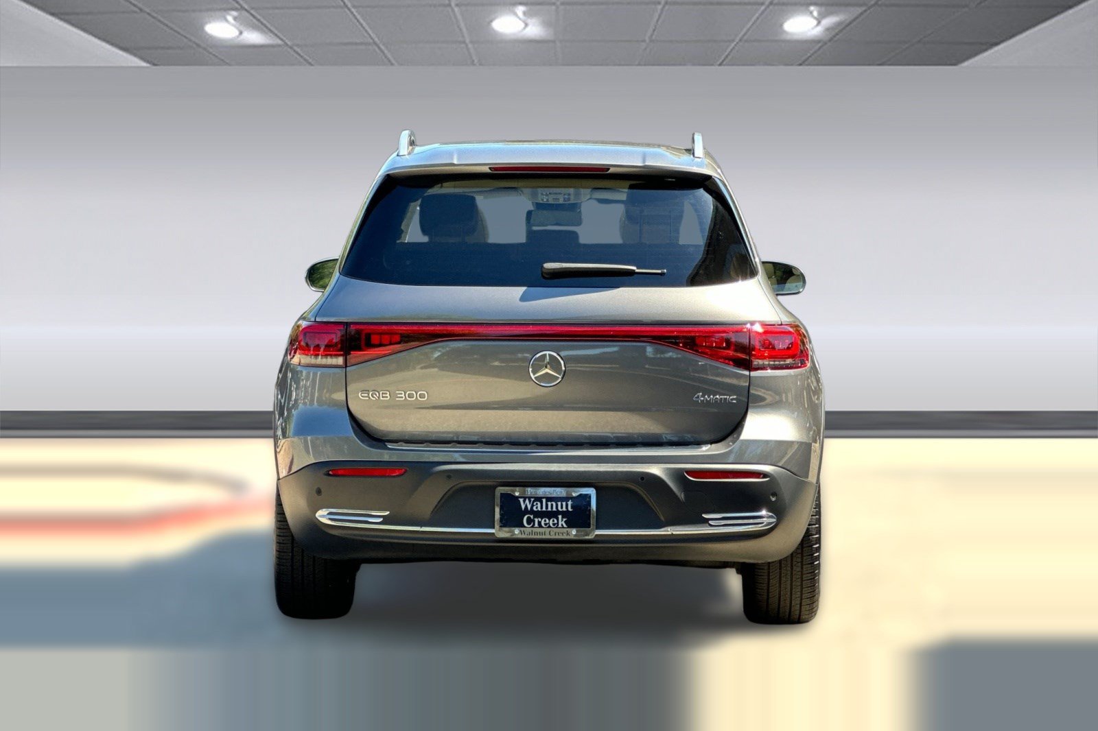 Used 2023 Mercedes-Benz EQB 300 4MATIC image 9
