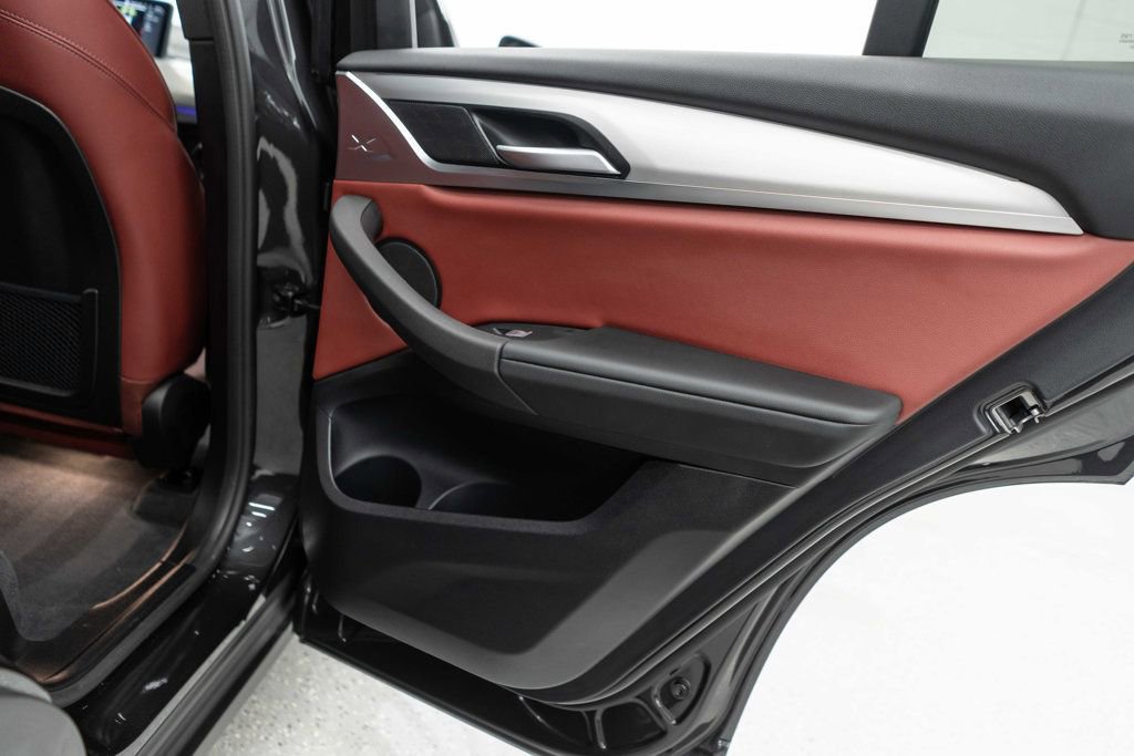 Used 2025 BMW X4 xDrive30i w/ Premium Package image 32