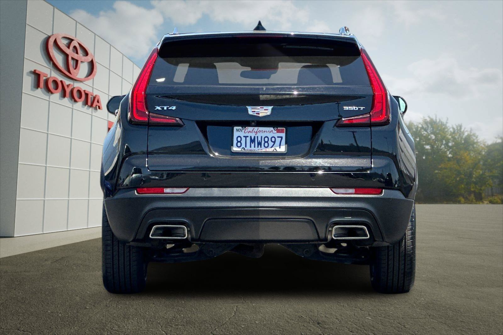 Used 2021 Cadillac XT4 Luxury w/ Driver Awareness Package FWD image 4