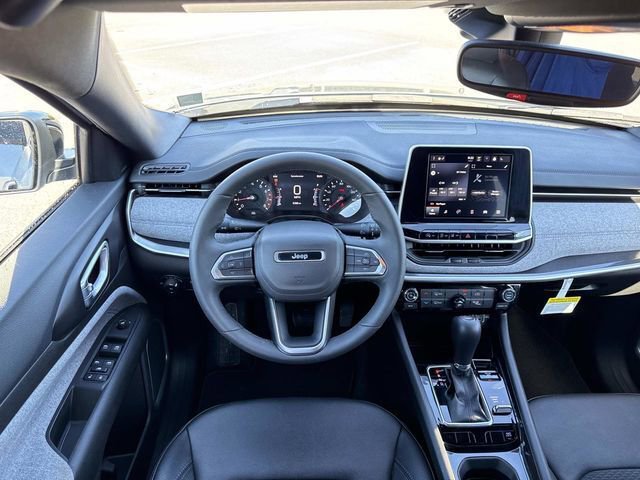 Used 2025 Jeep Compass Latitude image 13