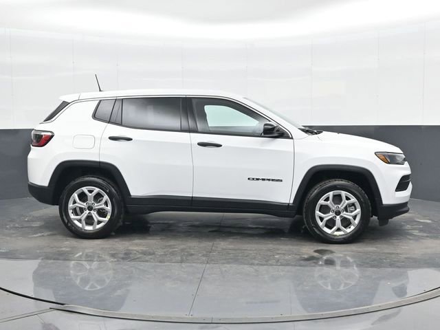 Used 2025 Jeep Compass Sport image 5